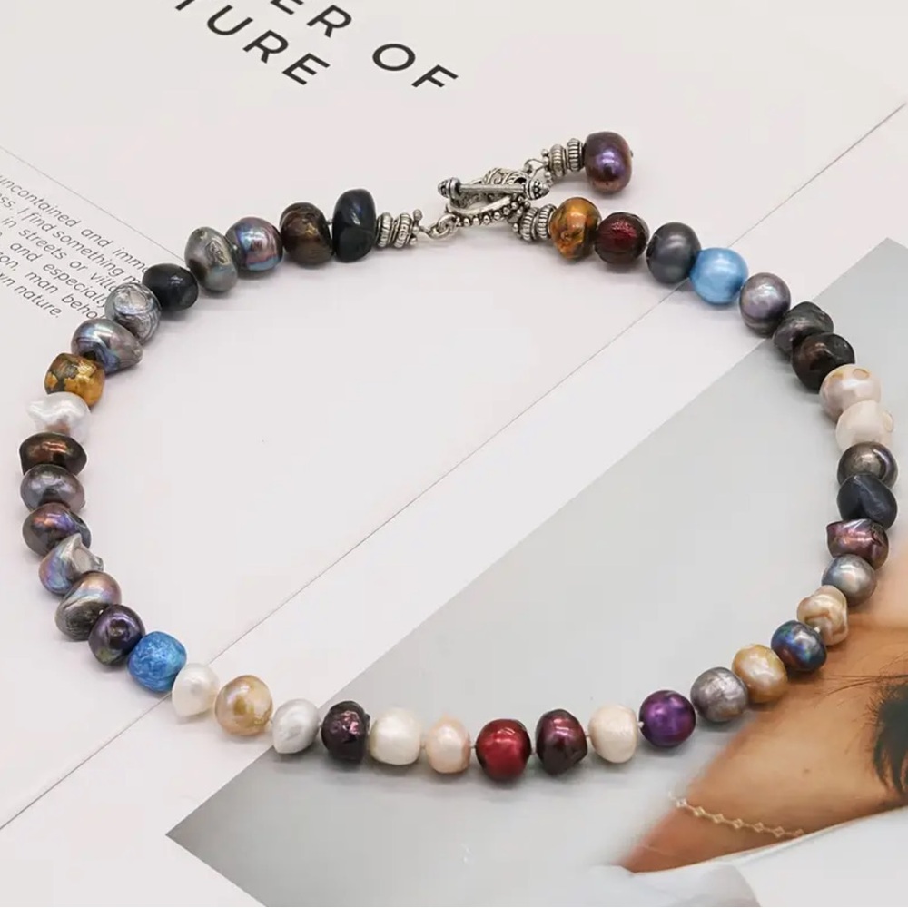 NWOT Elegant Multicolor Pearl Necklace